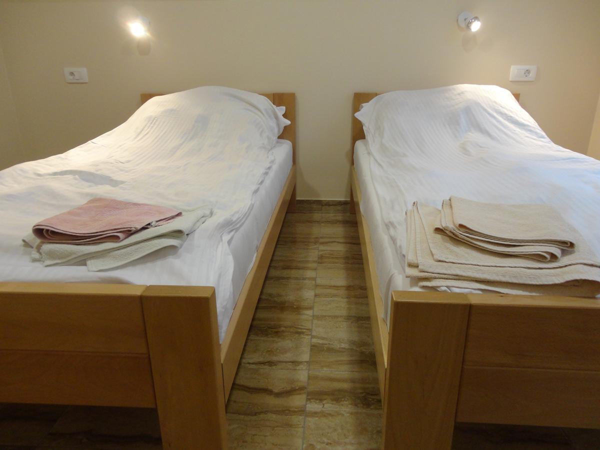 Bed and Breakfast Prenociste "Magnus" Slavonski Brod Exterior foto