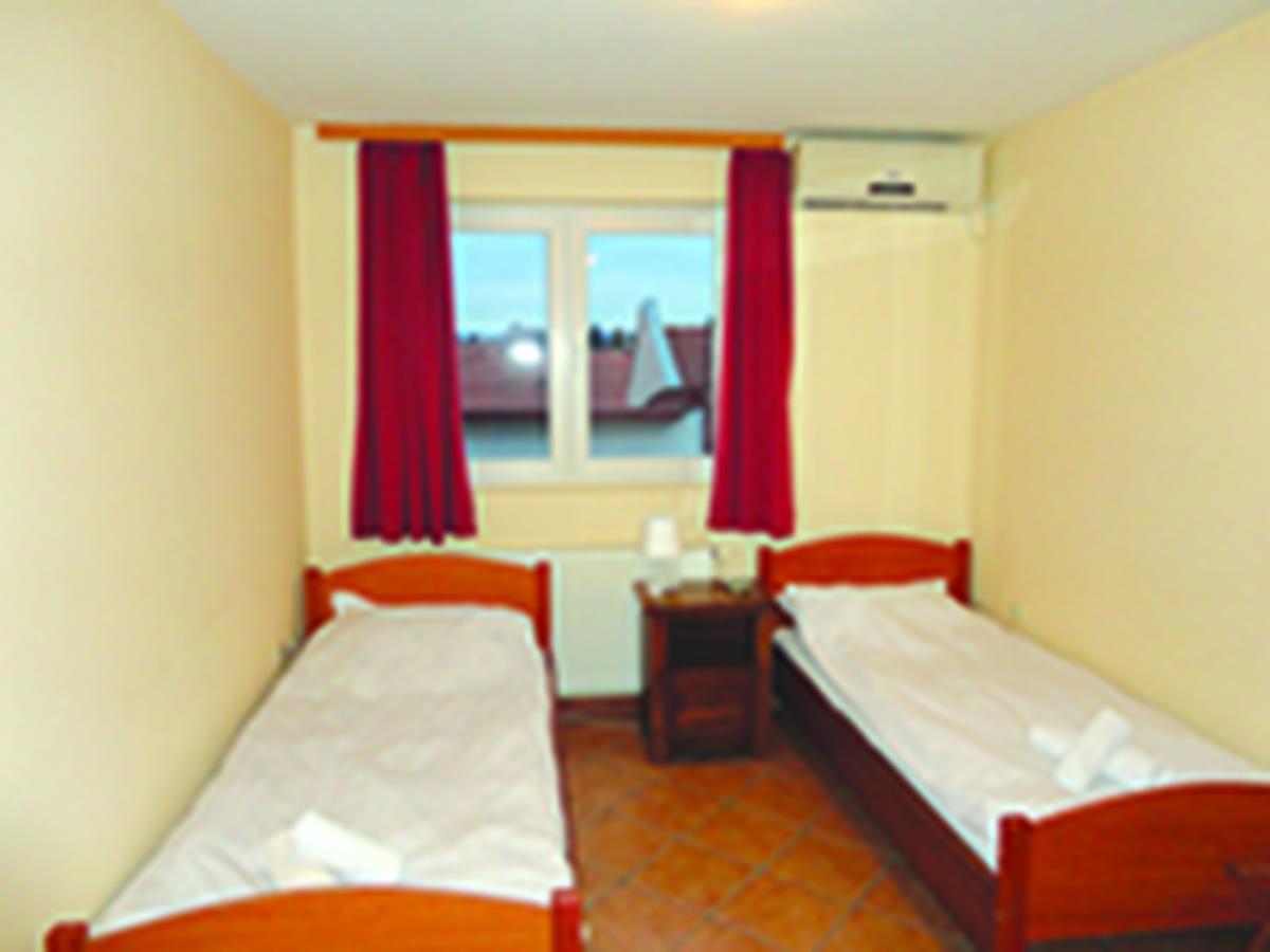 Bed and Breakfast Prenociste "Magnus" Slavonski Brod Exterior foto