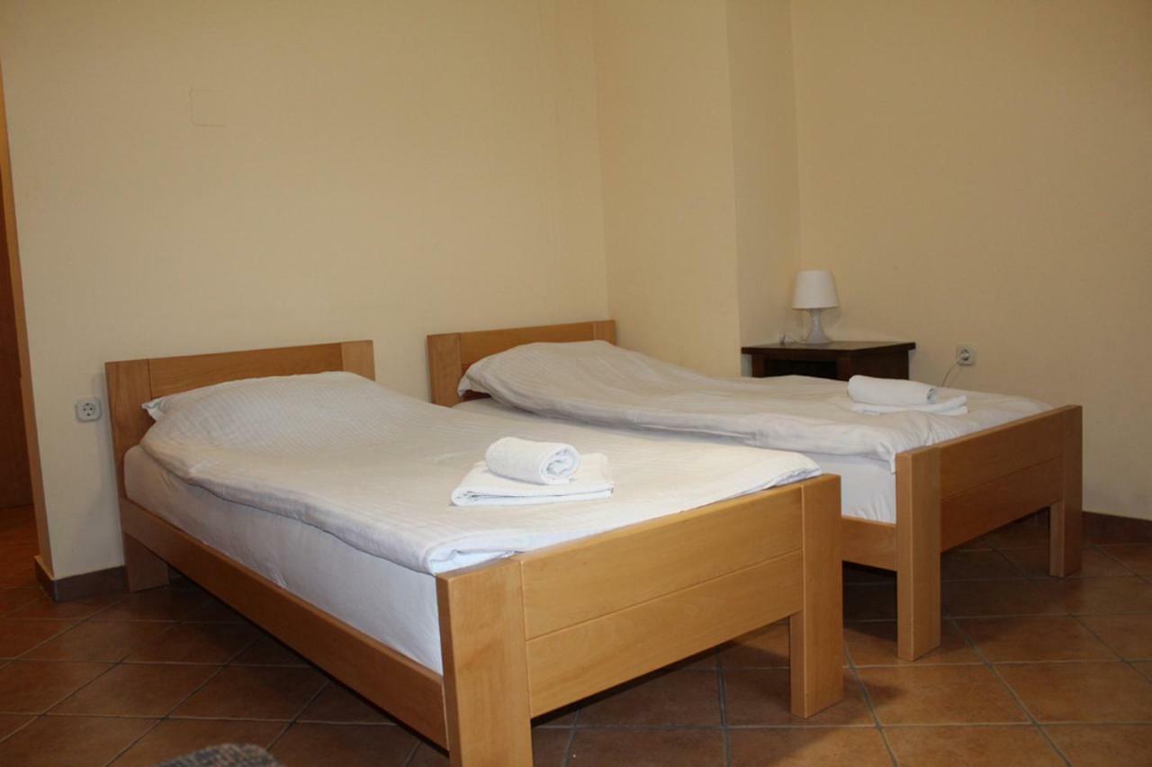 Bed and Breakfast Prenociste "Magnus" Slavonski Brod Exterior foto