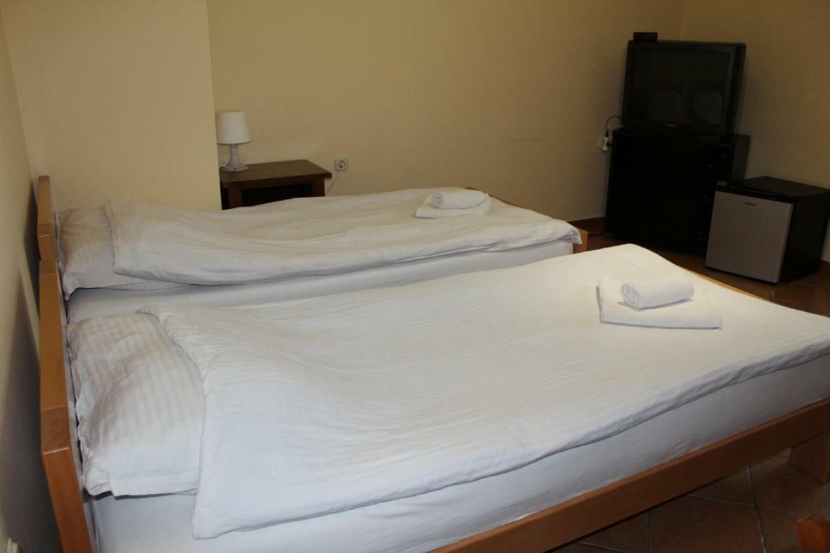 Bed and Breakfast Prenociste "Magnus" Slavonski Brod Exterior foto